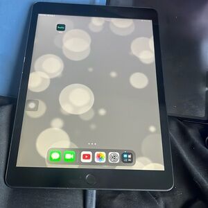 8th generation iPad 128GBS